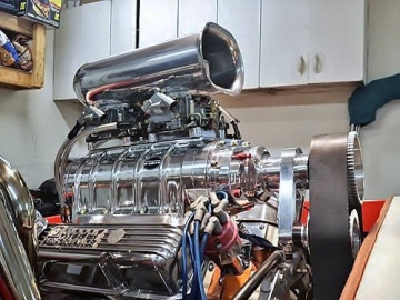 MoPar-440-426 "RB" Engine 8-71 Billet Case with 750 CARBS  POLISHED SCOOP , Linkage POLISHED LINES